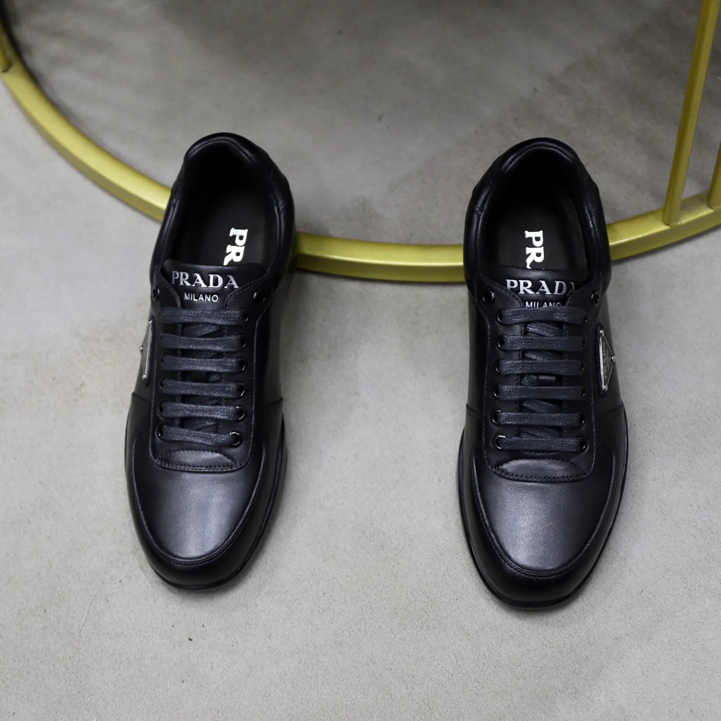 Factory price: 600💰Top original order Brand: PRADA (Prada) Standard code: Men's size 38/44 (45 can be customized) Grade: Same as the official website Material: Original cowhide surface, cowhide lining, original wear-resistant soft outsole Style category: casual sports shoes, young fashion, European and American trends, British style Color: actual picture color